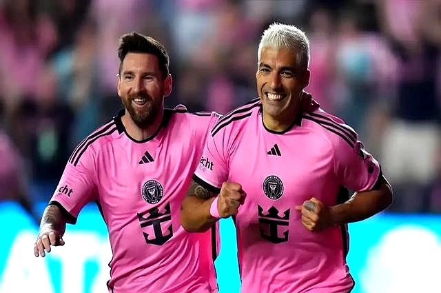 包含西班牙队集结备赛，备受球迷关注备战下一场比赛的词条