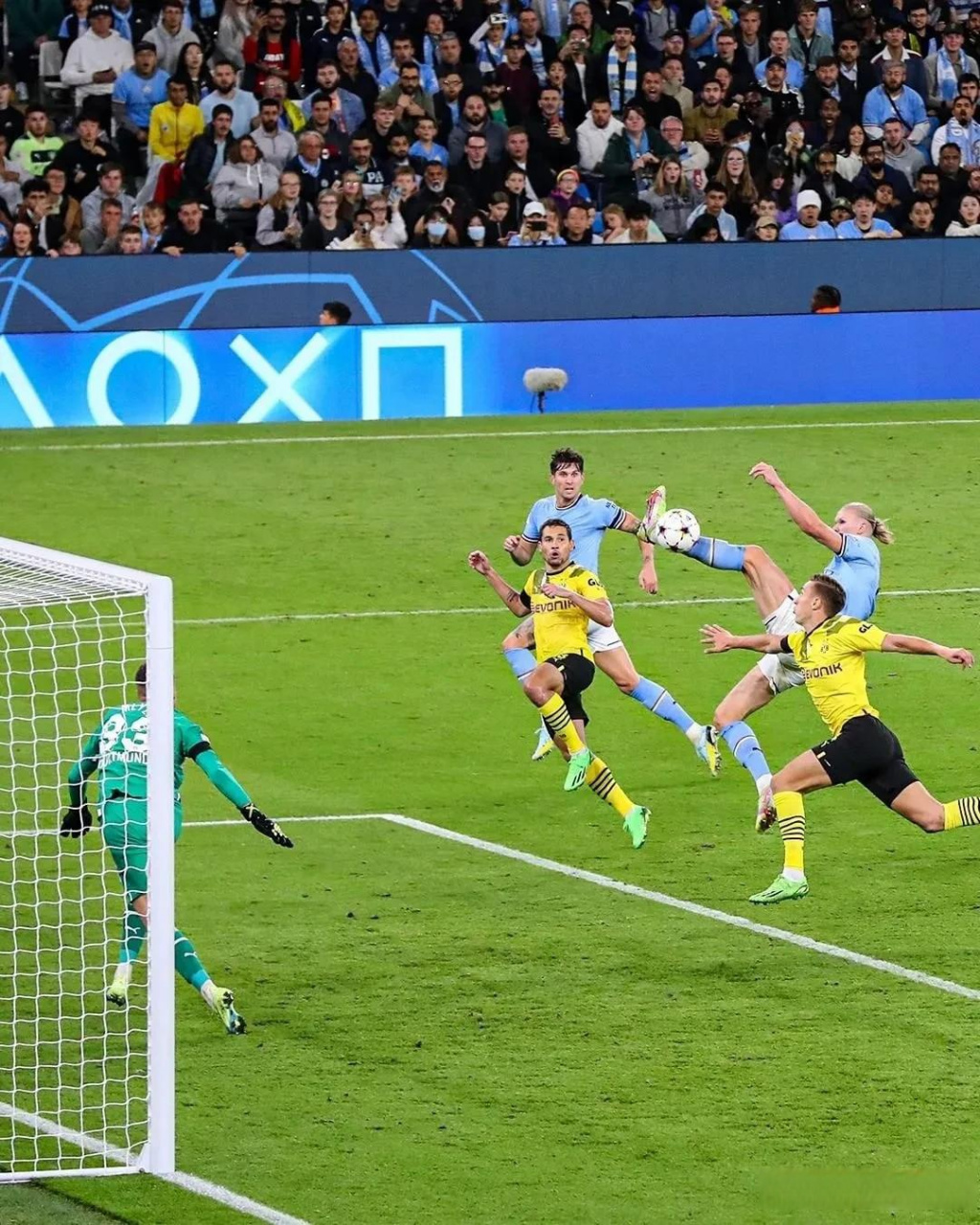 哈兰德神奇进球，多特蒙德晋级四强